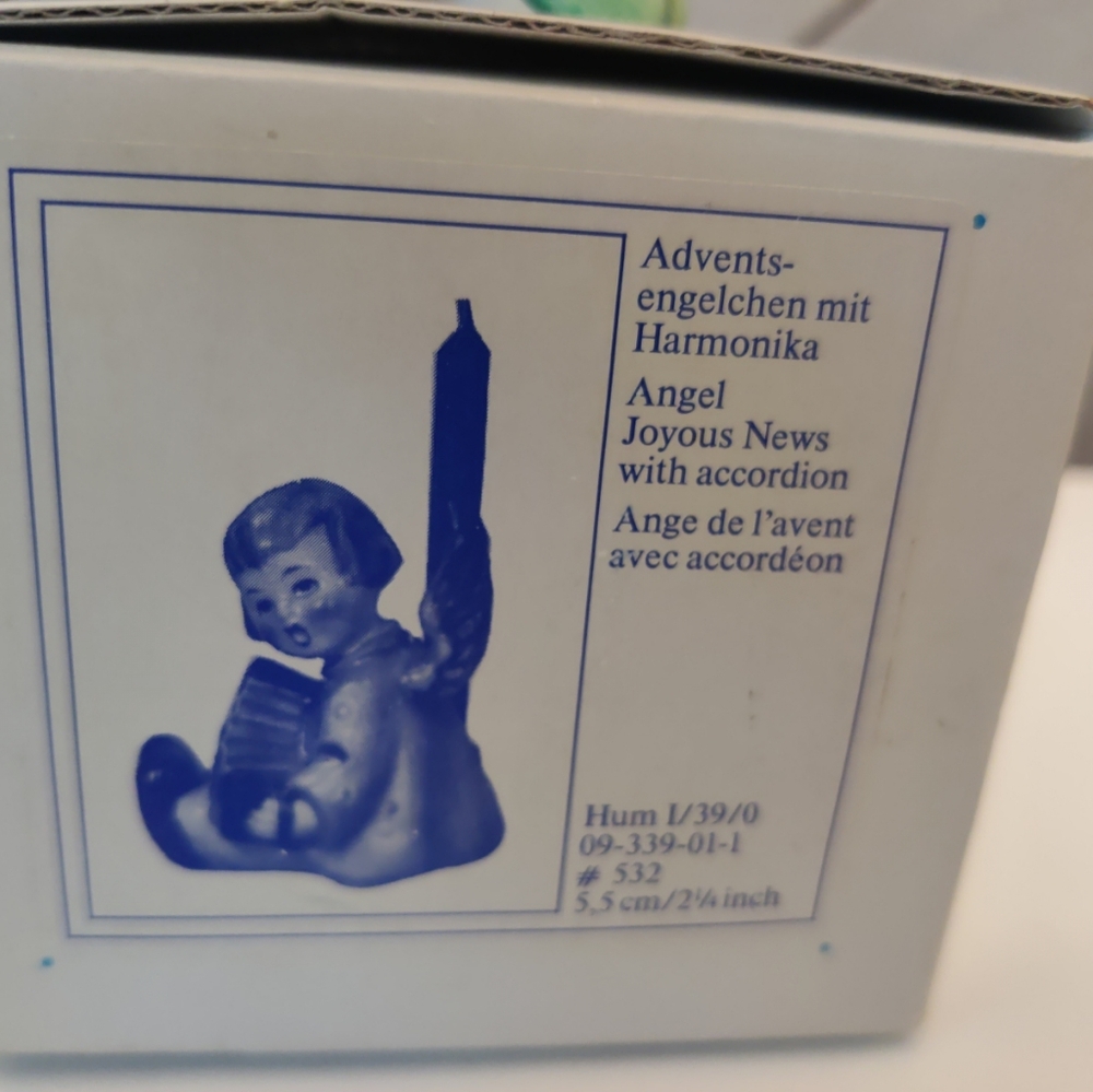 Goebel Hummel #532 Angel Joyous News with Accordion in Original box - Picture 5 of 7